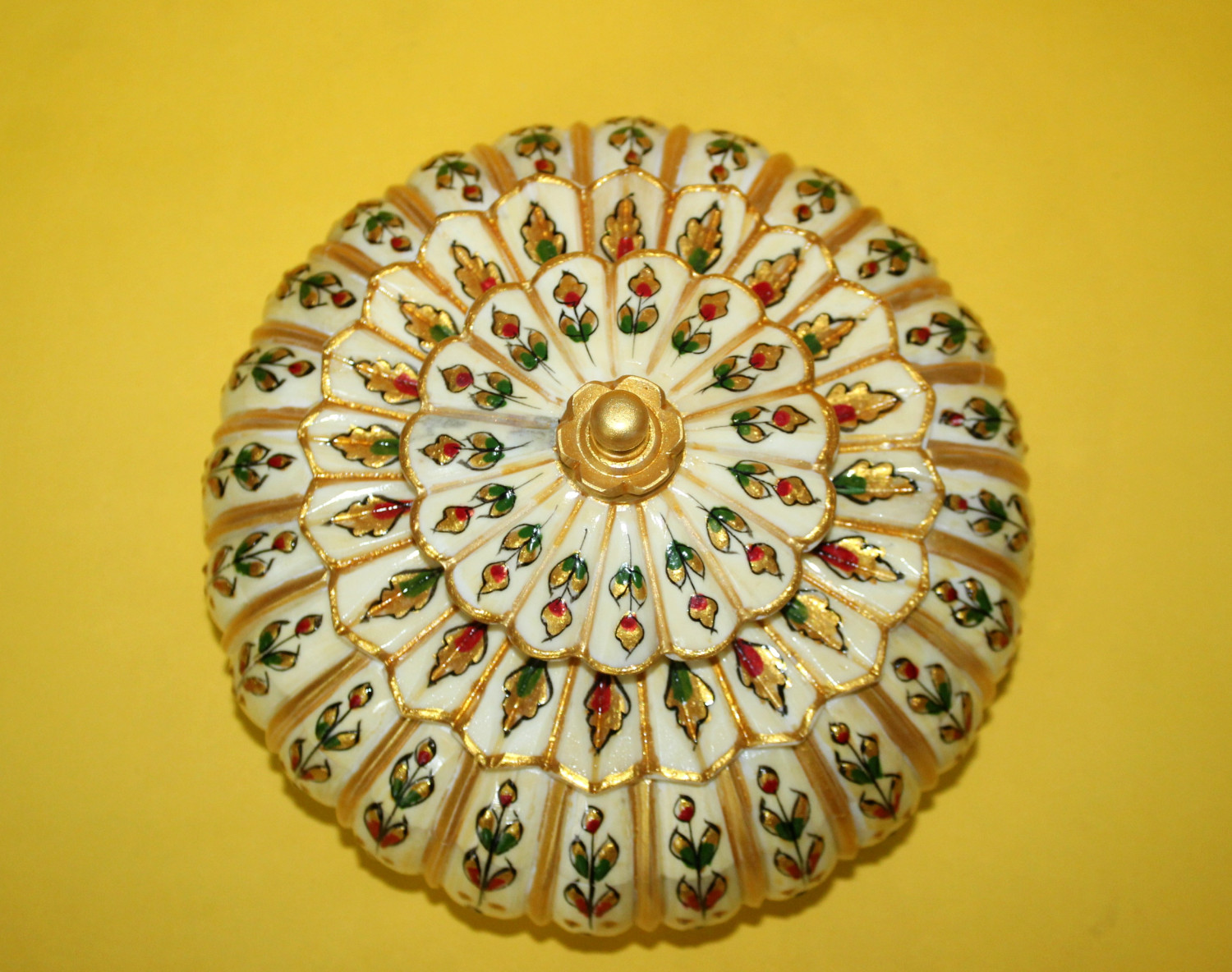 Bone Tobacco Box Curved Embossed