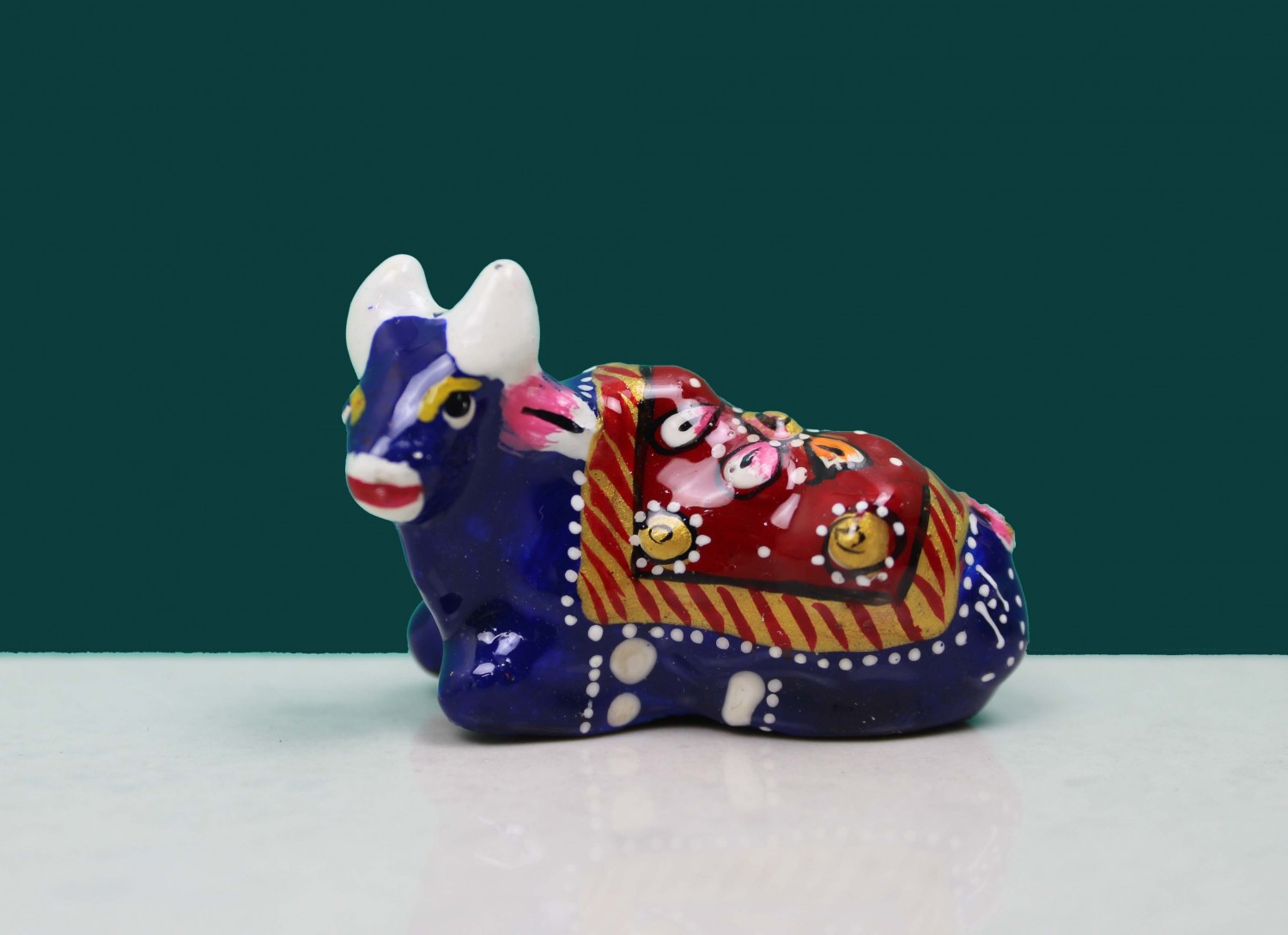 METAL SITTING BLUE COW ENAMEL