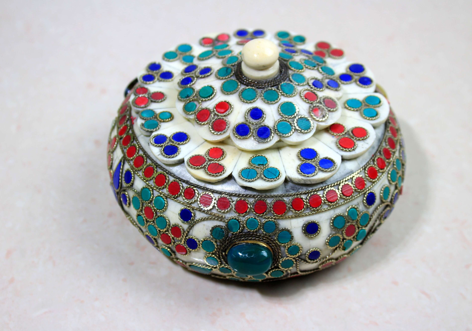 Bone Tobacco Box Superfine Stone Work