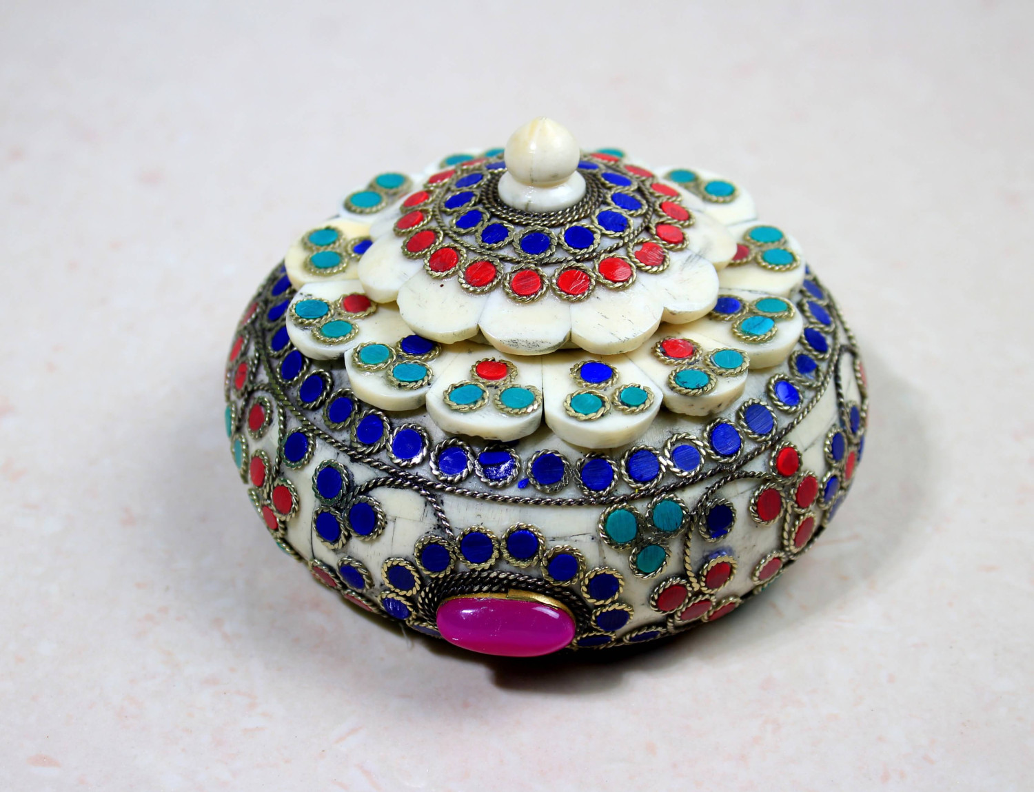 Bone Tobacco Box Superfine Stone Work