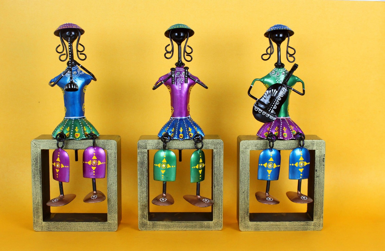 3 LADY HANGING ON WOODEN BASE